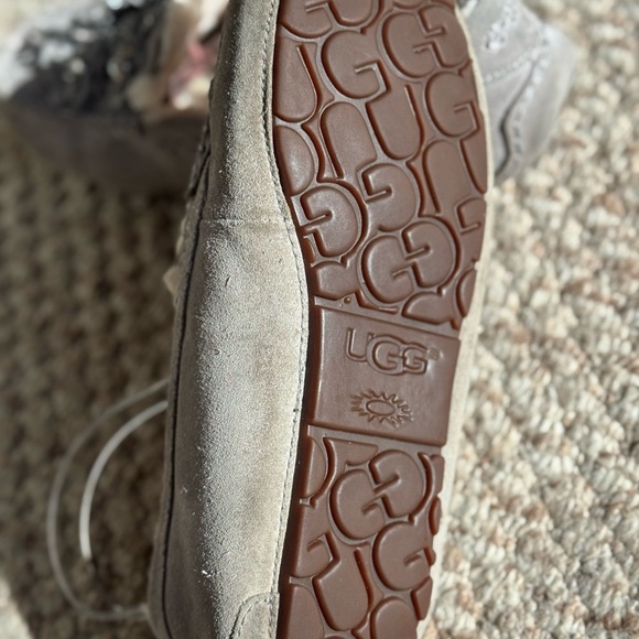 UGG Ansley Petal Top Women's Floral Embellished Moccasins Size 9 - Picture 8 of 9